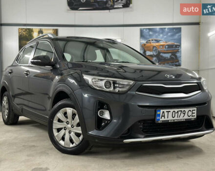 Серый Киа Stonic, объемом двигателя 1.4 л и пробегом 137 тыс. км за 11850 $, фото 12 на Automoto.ua