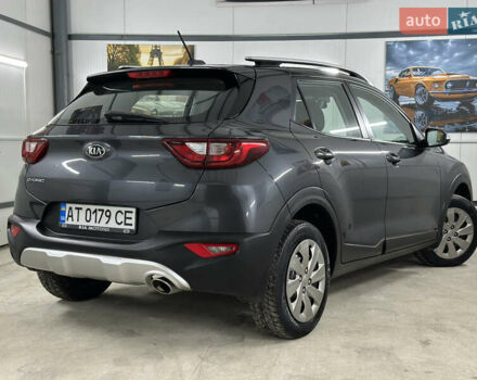 Серый Киа Stonic, объемом двигателя 1.4 л и пробегом 137 тыс. км за 11850 $, фото 48 на Automoto.ua