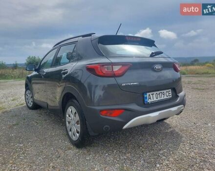 Серый Киа Stonic, объемом двигателя 1.4 л и пробегом 135 тыс. км за 13000 $, фото 5 на Automoto.ua