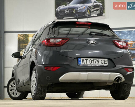 Серый Киа Stonic, объемом двигателя 1.4 л и пробегом 137 тыс. км за 11850 $, фото 44 на Automoto.ua