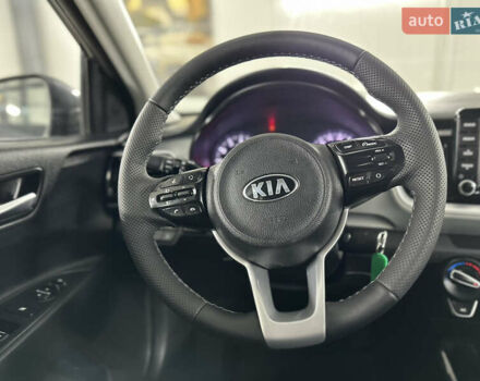 Серый Киа Stonic, объемом двигателя 1.4 л и пробегом 137 тыс. км за 11850 $, фото 101 на Automoto.ua