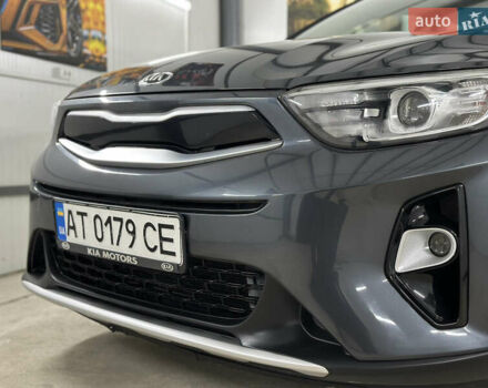 Серый Киа Stonic, объемом двигателя 1.4 л и пробегом 137 тыс. км за 11850 $, фото 20 на Automoto.ua
