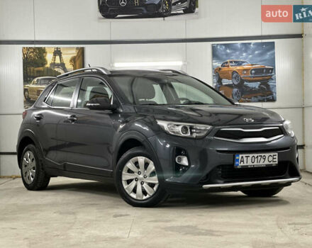 Серый Киа Stonic, объемом двигателя 1.4 л и пробегом 137 тыс. км за 11850 $, фото 10 на Automoto.ua