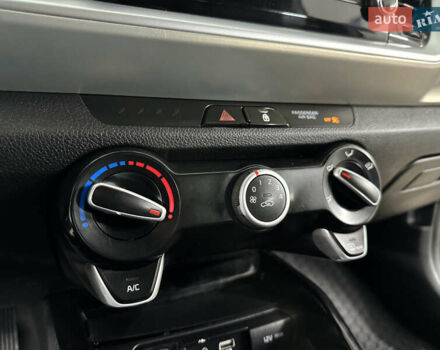 Серый Киа Stonic, объемом двигателя 1.4 л и пробегом 137 тыс. км за 11850 $, фото 76 на Automoto.ua