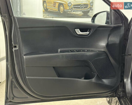 Серый Киа Stonic, объемом двигателя 1.4 л и пробегом 137 тыс. км за 11850 $, фото 64 на Automoto.ua