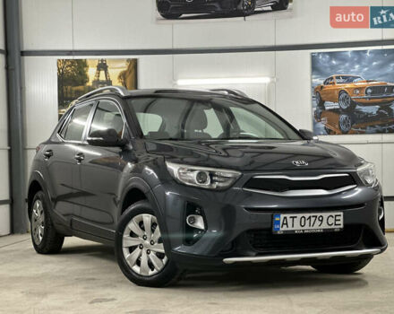 Серый Киа Stonic, объемом двигателя 1.4 л и пробегом 137 тыс. км за 11850 $, фото 2 на Automoto.ua