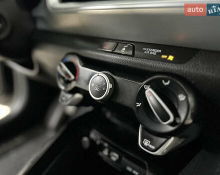 Серый Киа Stonic, объемом двигателя 1.4 л и пробегом 137 тыс. км за 11850 $, фото 89 на Automoto.ua