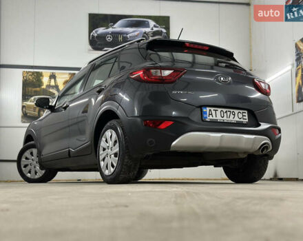 Серый Киа Stonic, объемом двигателя 1.4 л и пробегом 137 тыс. км за 11850 $, фото 32 на Automoto.ua