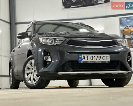 Серый Киа Stonic, объемом двигателя 1.4 л и пробегом 137 тыс. км за 11850 $, фото 1 на Automoto.ua