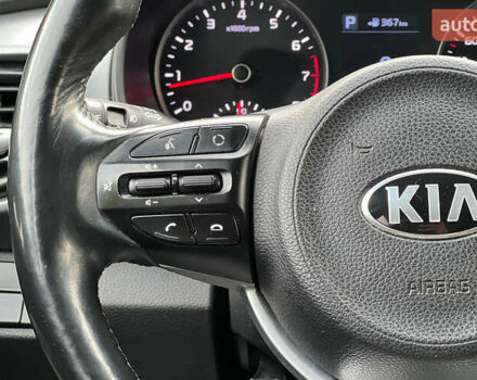 Серый Киа Stonic, объемом двигателя 1.37 л и пробегом 83 тыс. км за 18500 $, фото 11 на Automoto.ua