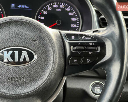Серый Киа Stonic, объемом двигателя 1.37 л и пробегом 83 тыс. км за 18500 $, фото 12 на Automoto.ua