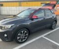 Серый Киа Stonic, объемом двигателя 1.37 л и пробегом 76 тыс. км за 18000 $, фото 2 на Automoto.ua