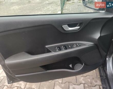 Сірий Кіа Stonic, об'ємом двигуна 1.37 л та пробігом 58 тис. км за 17000 $, фото 14 на Automoto.ua