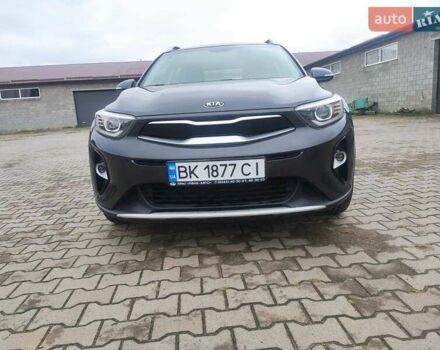 Сірий Кіа Stonic, об'ємом двигуна 1.37 л та пробігом 58 тис. км за 17000 $, фото 2 на Automoto.ua
