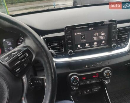 Сірий Кіа Stonic, об'ємом двигуна 1.37 л та пробігом 58 тис. км за 17000 $, фото 11 на Automoto.ua
