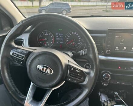 Серый Киа Stonic, объемом двигателя 1.37 л и пробегом 76 тыс. км за 18000 $, фото 7 на Automoto.ua