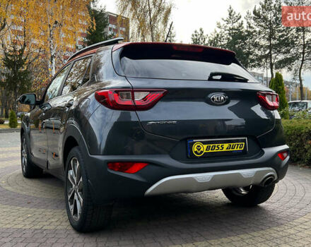 Серый Киа Stonic, объемом двигателя 1.37 л и пробегом 83 тыс. км за 18500 $, фото 4 на Automoto.ua