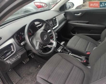 Сірий Кіа Stonic, об'ємом двигуна 1.37 л та пробігом 58 тис. км за 17000 $, фото 17 на Automoto.ua