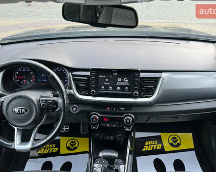 Серый Киа Stonic, объемом двигателя 1.37 л и пробегом 83 тыс. км за 18500 $, фото 13 на Automoto.ua