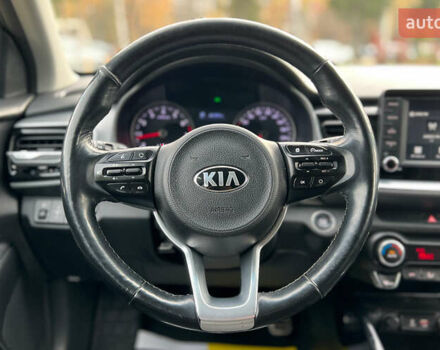 Серый Киа Stonic, объемом двигателя 1.37 л и пробегом 83 тыс. км за 18500 $, фото 10 на Automoto.ua