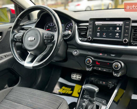 Серый Киа Stonic, объемом двигателя 1.37 л и пробегом 83 тыс. км за 18500 $, фото 20 на Automoto.ua