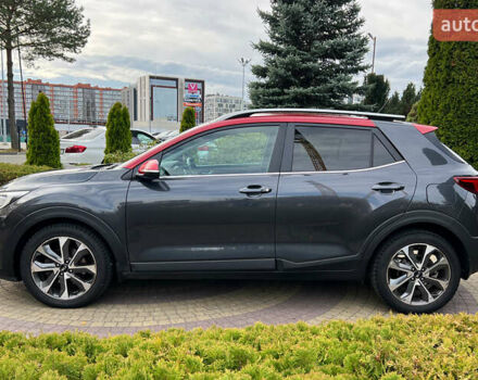 Серый Киа Stonic, объемом двигателя 1.37 л и пробегом 83 тыс. км за 18500 $, фото 3 на Automoto.ua