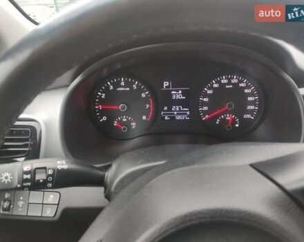 Сірий Кіа Stonic, об'ємом двигуна 1.37 л та пробігом 58 тис. км за 17000 $, фото 10 на Automoto.ua