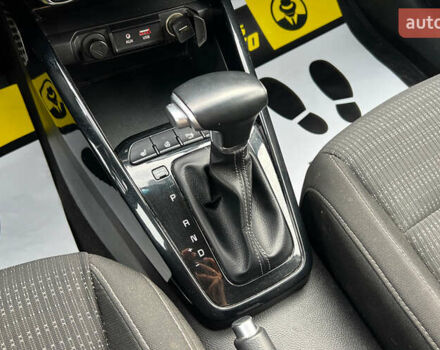 Серый Киа Stonic, объемом двигателя 1.37 л и пробегом 83 тыс. км за 18500 $, фото 17 на Automoto.ua