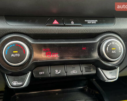 Серый Киа Stonic, объемом двигателя 1.37 л и пробегом 83 тыс. км за 18500 $, фото 16 на Automoto.ua