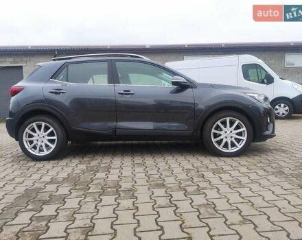 Сірий Кіа Stonic, об'ємом двигуна 1.37 л та пробігом 58 тис. км за 17000 $, фото 3 на Automoto.ua