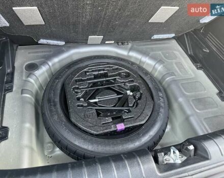 Серый Киа Stonic, объемом двигателя 1.37 л и пробегом 76 тыс. км за 18000 $, фото 8 на Automoto.ua