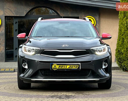 Серый Киа Stonic, объемом двигателя 1.37 л и пробегом 83 тыс. км за 18500 $, фото 1 на Automoto.ua