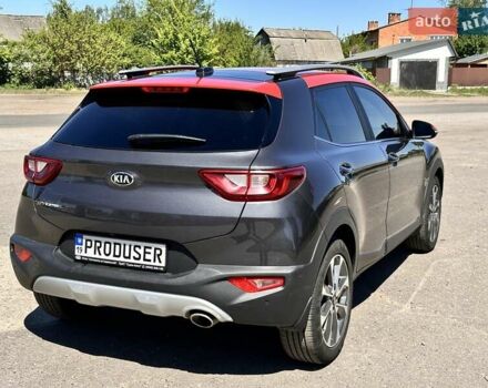 Серый Киа Stonic, объемом двигателя 1.37 л и пробегом 57 тыс. км за 19500 $, фото 7 на Automoto.ua