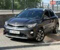 Серый Киа Stonic, объемом двигателя 1.37 л и пробегом 44 тыс. км за 18999 $, фото 1 на Automoto.ua