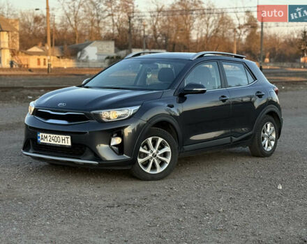 Серый Киа Stonic, объемом двигателя 1.4 л и пробегом 67 тыс. км за 16850 $, фото 1 на Automoto.ua
