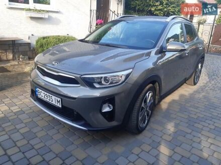 Серый Киа Stonic, объемом двигателя 1.37 л и пробегом 117 тыс. км за 13500 $, фото 1 на Automoto.ua