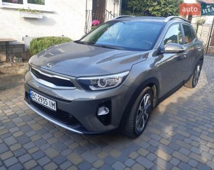 Серый Киа Stonic, объемом двигателя 1.37 л и пробегом 117 тыс. км за 13199 $, фото 1 на Automoto.ua