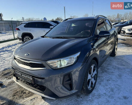 Серый Киа Stonic, объемом двигателя 1.58 л и пробегом 150 тыс. км за 14990 $, фото 1 на Automoto.ua