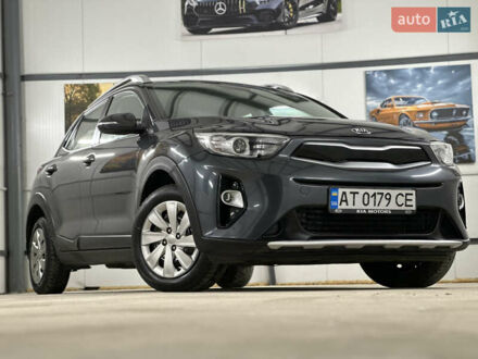 Серый Киа Stonic, объемом двигателя 1.4 л и пробегом 137 тыс. км за 11850 $, фото 1 на Automoto.ua