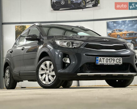 Серый Киа Stonic, объемом двигателя 1.4 л и пробегом 137 тыс. км за 11850 $, фото 1 на Automoto.ua
