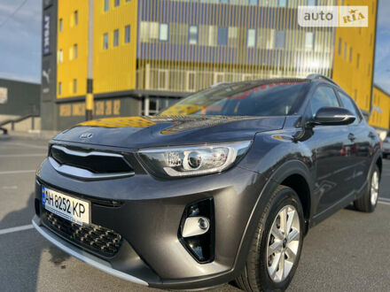 Киа Stonic 2018 в Киеве на Automoto.ua Серый Киа Stonic, объемом двигателя 1.37 л и пробегом 32 тыс. км за 17700 $, фото 1 на Automoto.ua