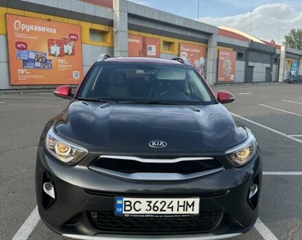 Серый Киа Stonic, объемом двигателя 1.37 л и пробегом 76 тыс. км за 18000 $, фото 1 на Automoto.ua