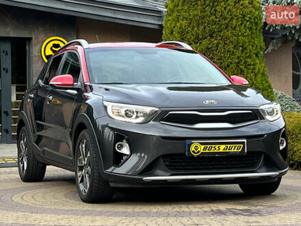 Серый Киа Stonic, объемом двигателя 1.37 л и пробегом 83 тыс. км за 18500 $, фото 1 на Automoto.ua