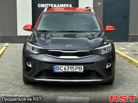 Серый Киа Stonic, объемом двигателя 1.4 л и пробегом 47 тыс. км за 18000 $, фото 1 на Automoto.ua