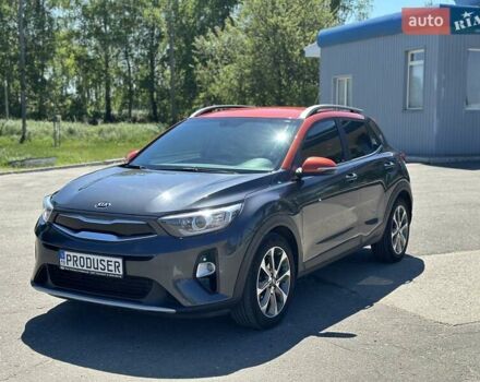 Серый Киа Stonic, объемом двигателя 1.37 л и пробегом 57 тыс. км за 19500 $, фото 1 на Automoto.ua