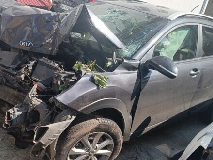Сірий Кіа Stonic, об'ємом двигуна 1.4 л та пробігом 80 тис. км за 5000 $, фото 1 на Automoto.ua