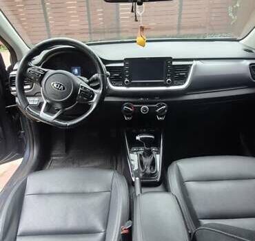 Синий Киа Stonic, объемом двигателя 1.6 л и пробегом 130 тыс. км за 15300 $, фото 5 на Automoto.ua