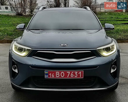 Синий Киа Stonic, объемом двигателя 1.6 л и пробегом 144 тыс. км за 15955 $, фото 2 на Automoto.ua