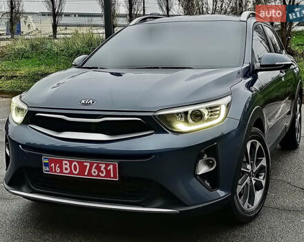 Синий Киа Stonic, объемом двигателя 1.6 л и пробегом 144 тыс. км за 15955 $, фото 3 на Automoto.ua