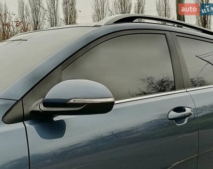 Синий Киа Stonic, объемом двигателя 1.6 л и пробегом 144 тыс. км за 15955 $, фото 5 на Automoto.ua